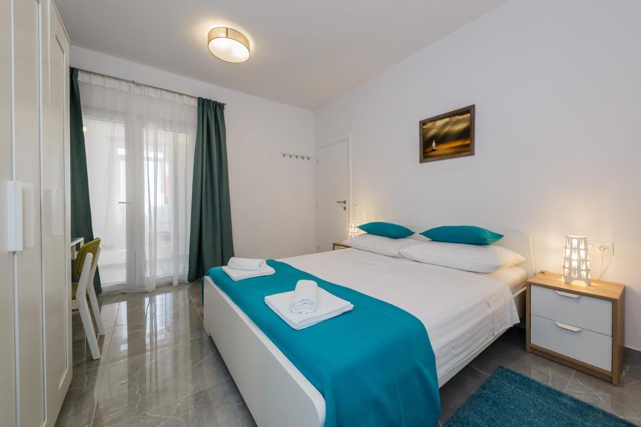 Apartmani Ujakovic Kaštela Exterior foto