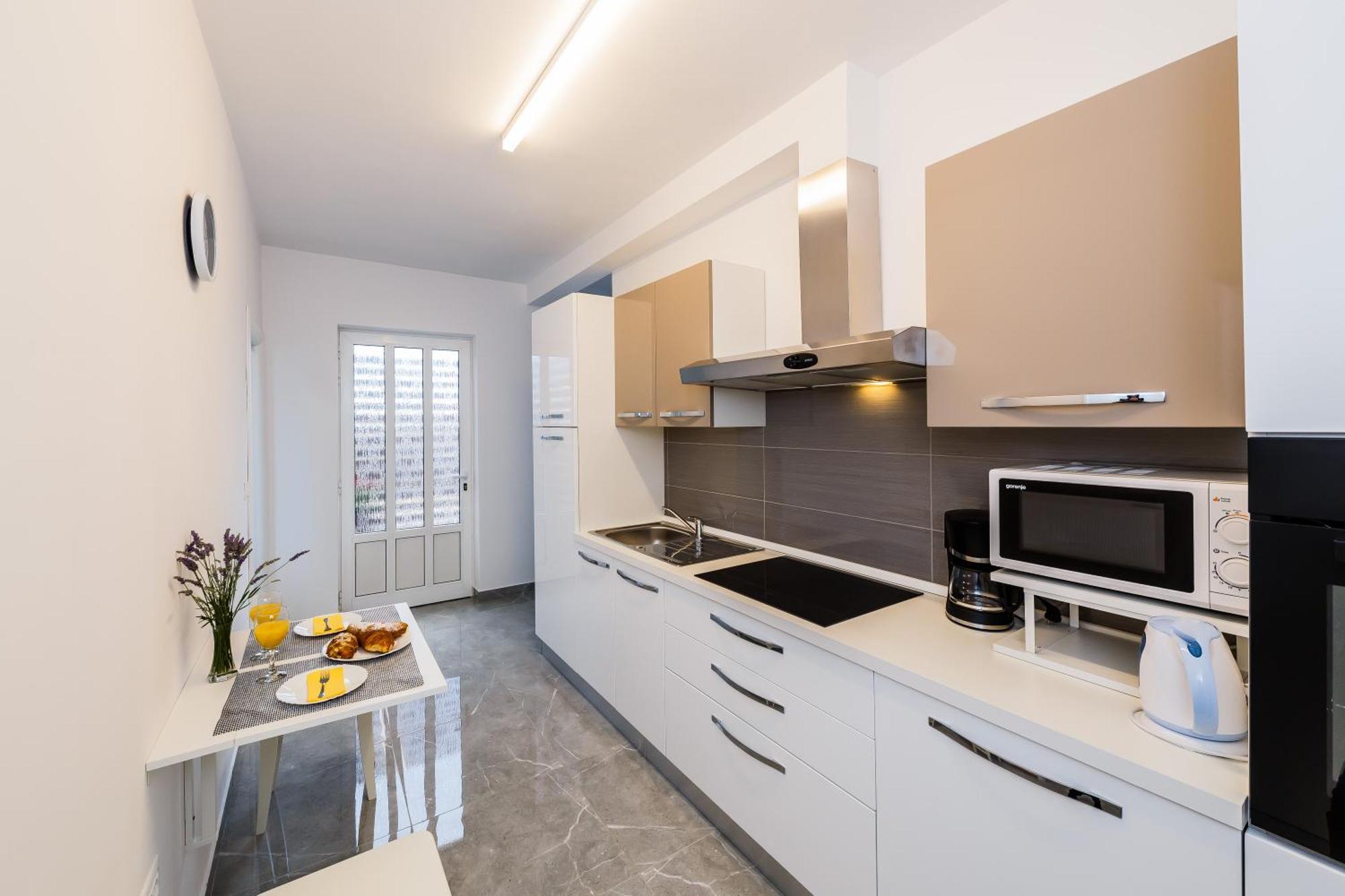 Apartmani Ujakovic Kaštela Exterior foto