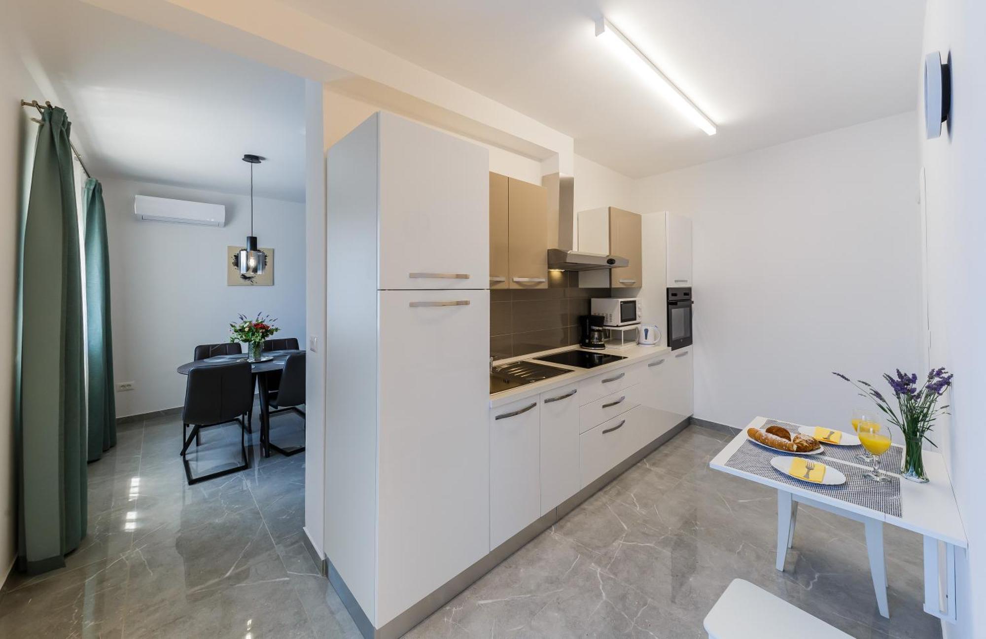 Apartmani Ujakovic Kaštela Exterior foto