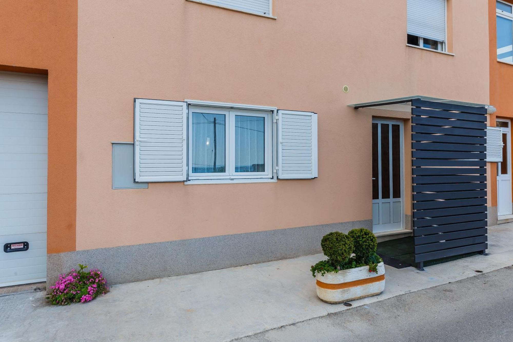 Apartmani Ujakovic Kaštela Exterior foto