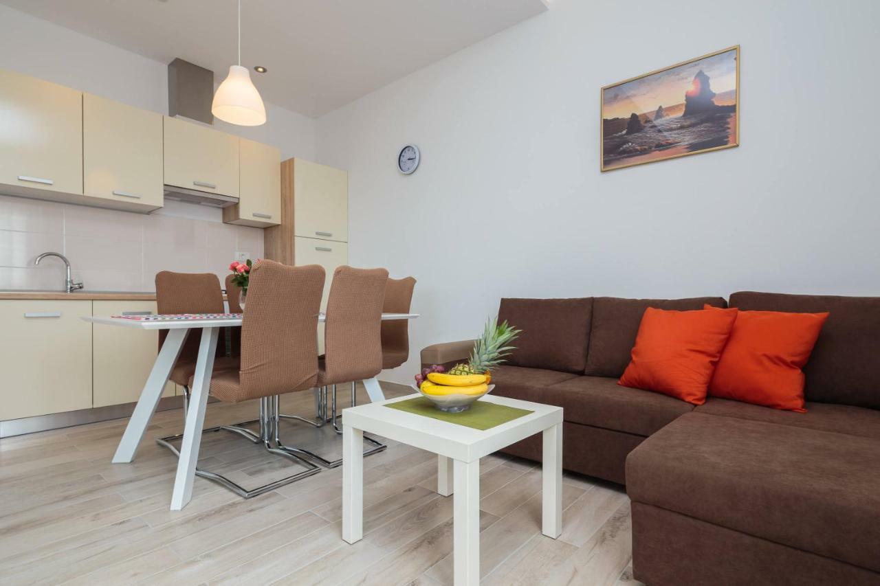 Apartmani Ujakovic Kaštela Exterior foto